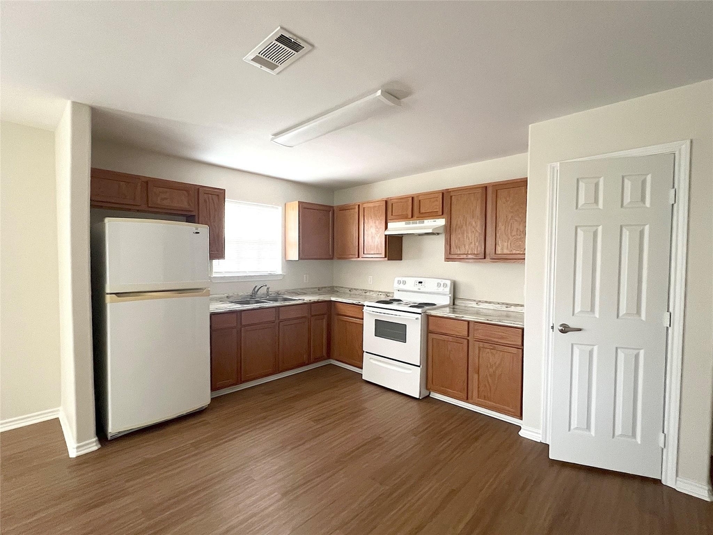 1006 2nd Street - Photo 8