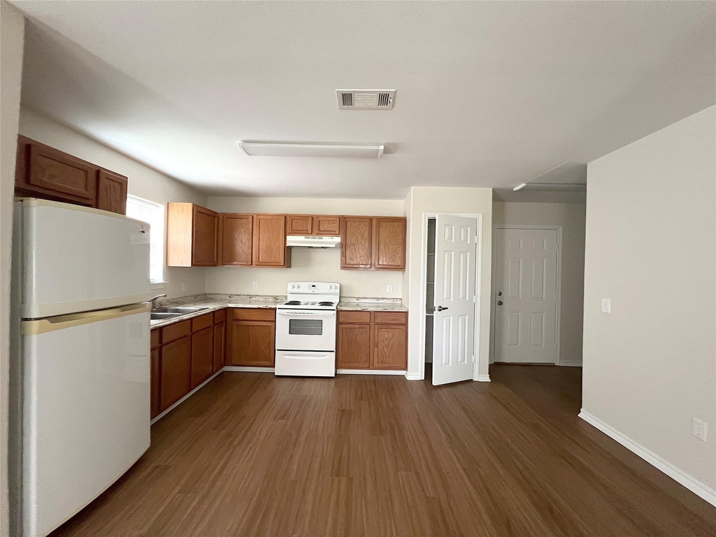 1006 2nd Street - Photo 6