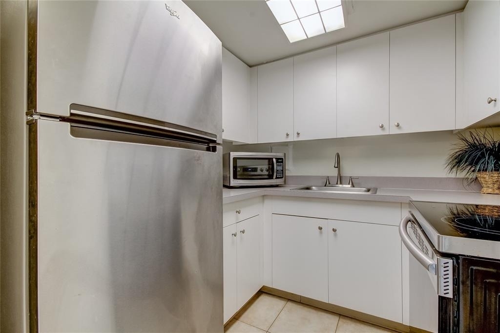 880 Mandalay Avenue - Photo 5