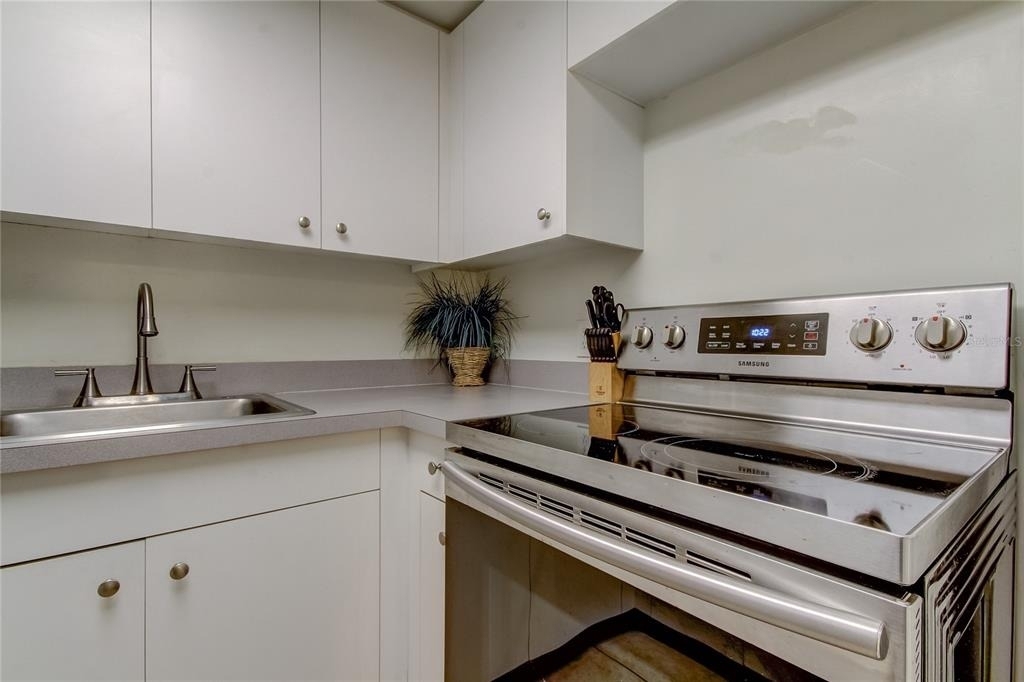 880 Mandalay Avenue - Photo 7