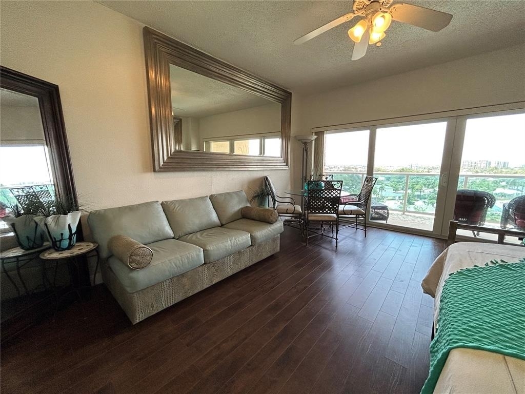 880 Mandalay Avenue - Photo 9