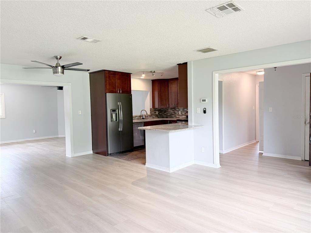 912 Carvell Drive - Photo 2