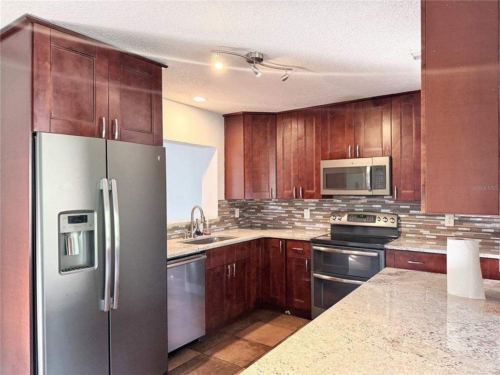 912 Carvell Drive - Photo 4