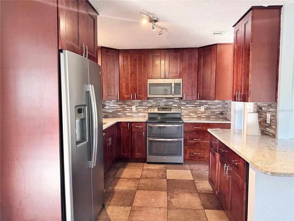 912 Carvell Drive - Photo 8
