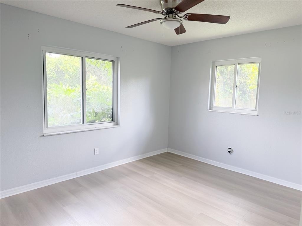 912 Carvell Drive - Photo 11