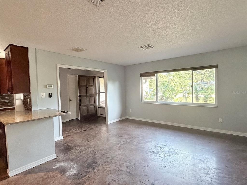 912 Carvell Drive - Photo 3