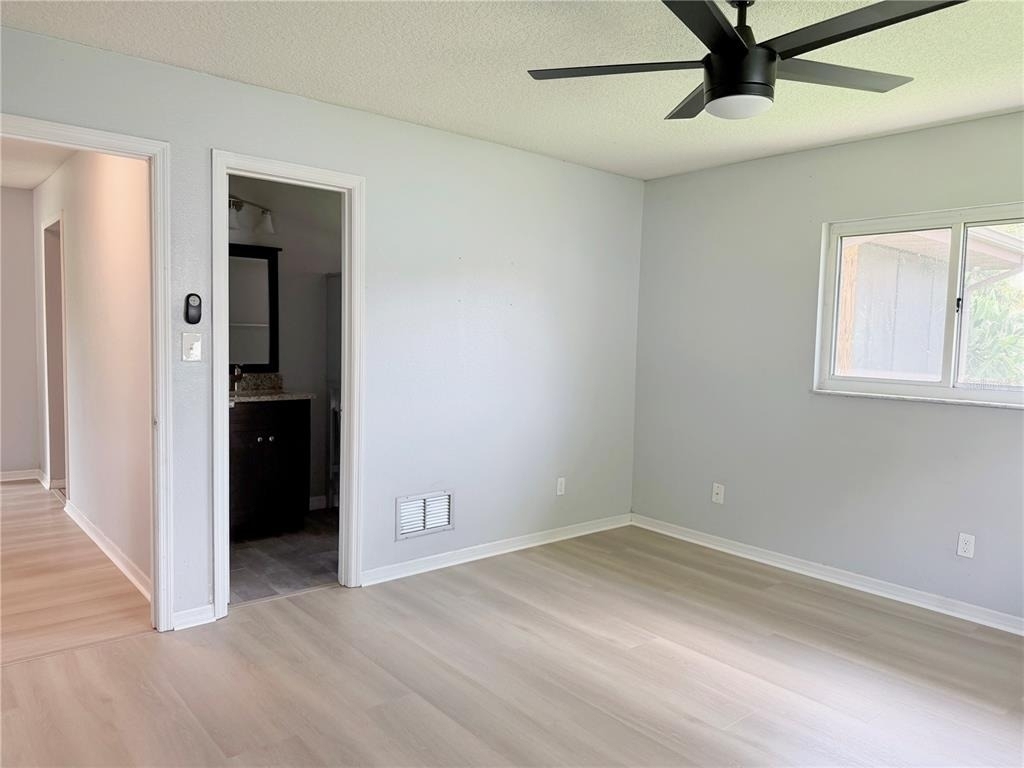 912 Carvell Drive - Photo 9