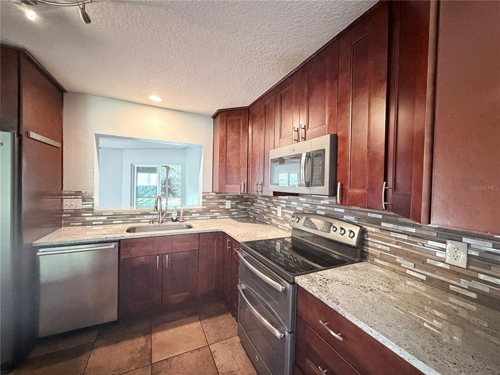 912 Carvell Drive - Photo 5