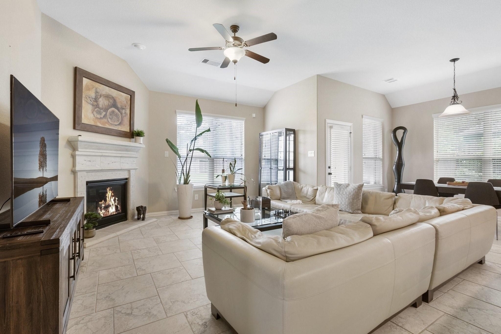 126 S Sawbridge Circle - Photo 4