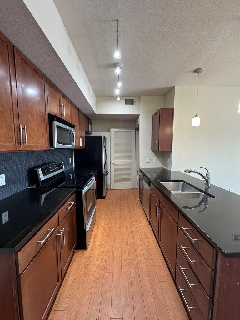 3016 Guadalupe St - Photo 5