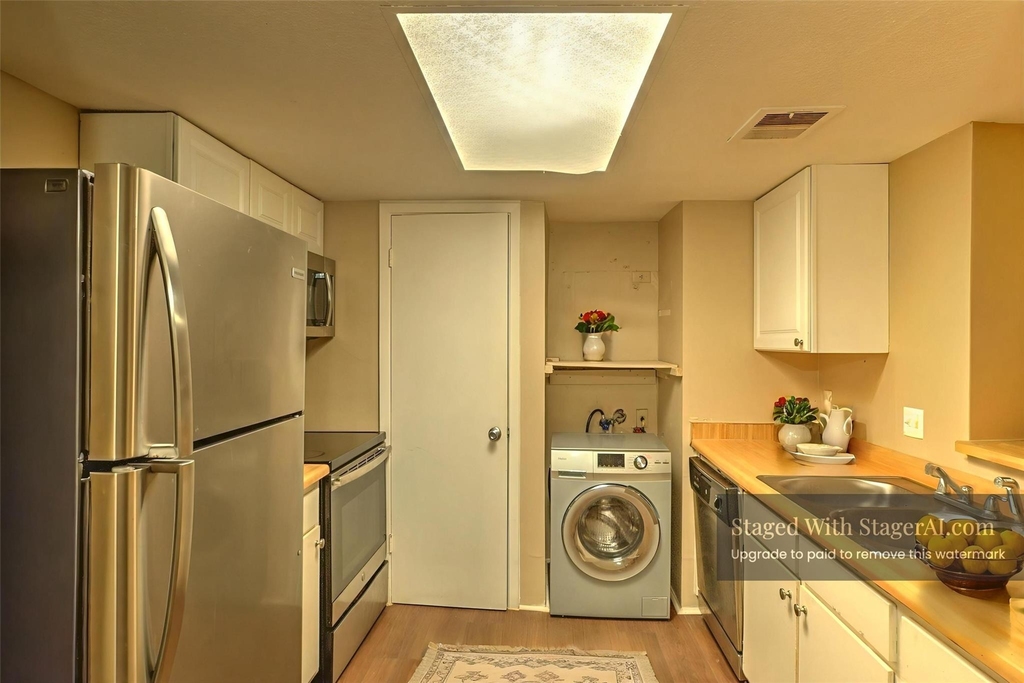 9009 Richmond Avenue - Photo 2