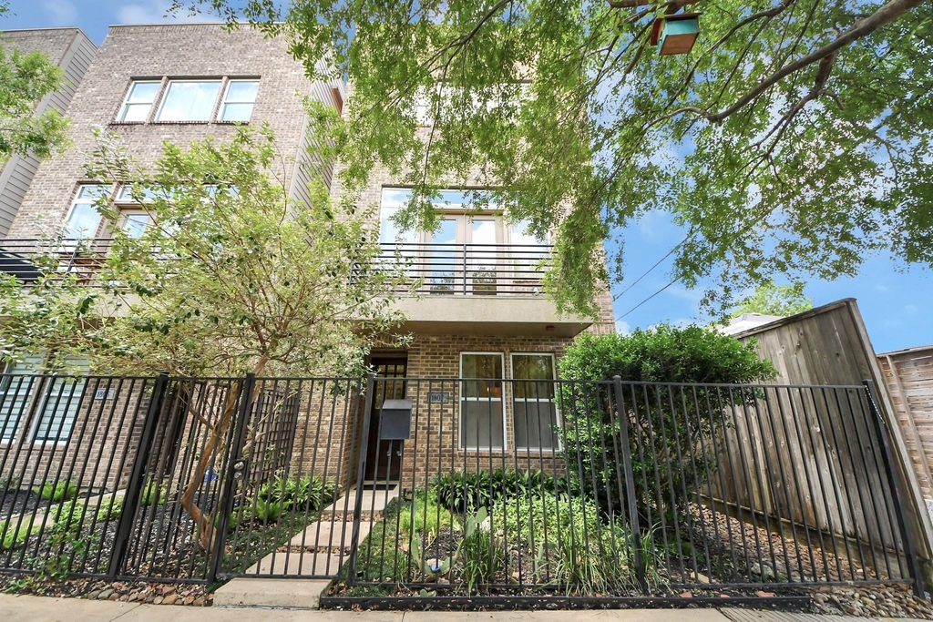 1807 W Webster Street - Photo 1