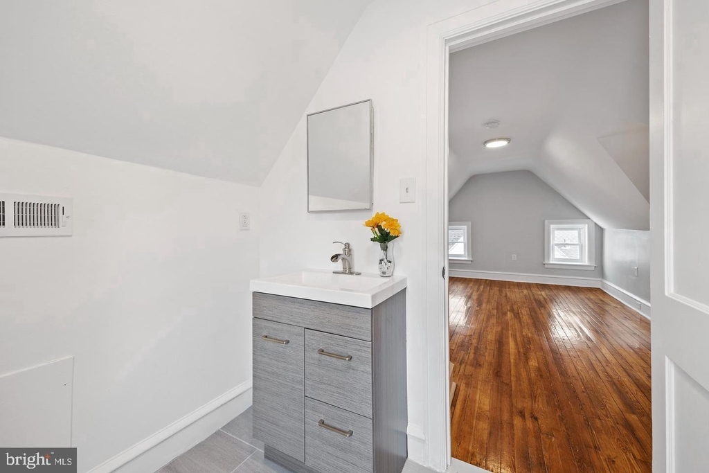 541 E Church - Photo 32