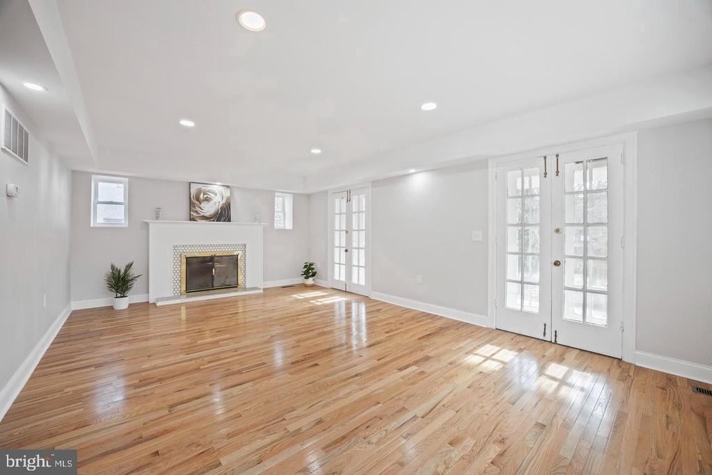 541 E Church - Photo 4