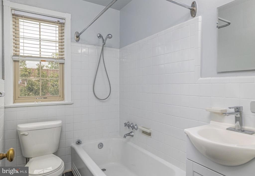 150 E Wynnewood Road - Photo 5