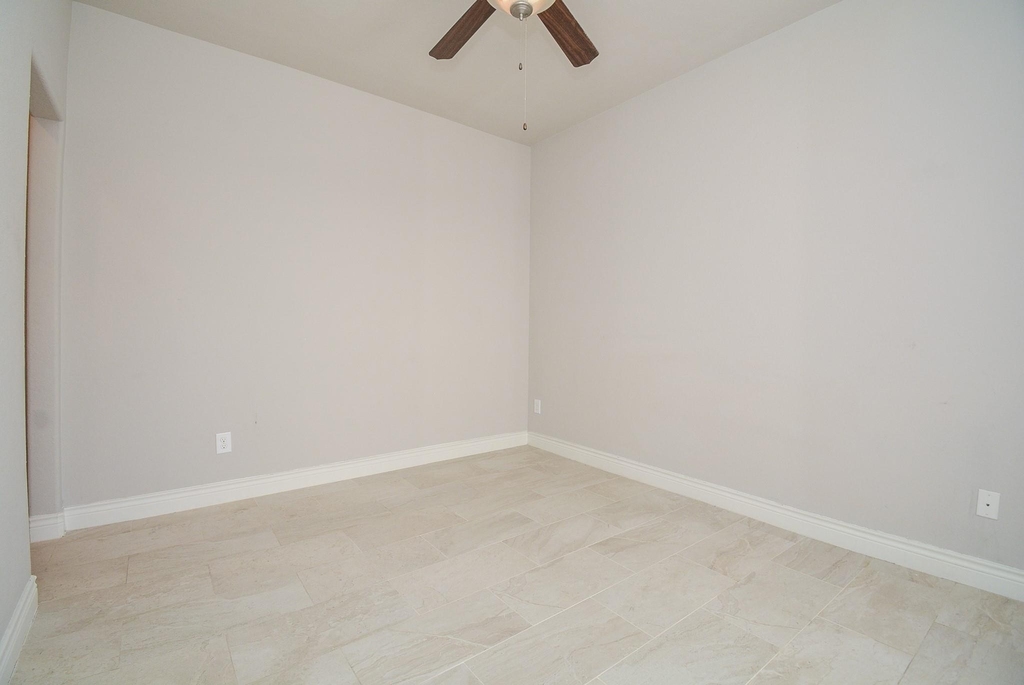 1610 Parker Street - Photo 4