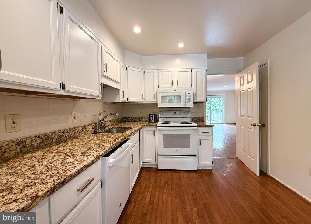 10240 Arizona Circle - Photo 6