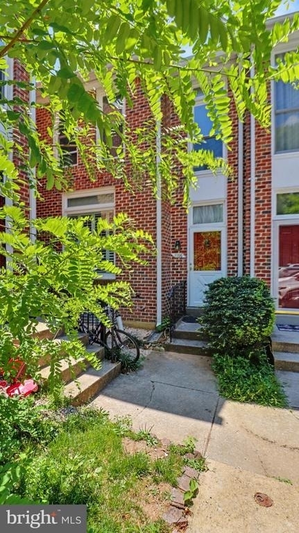 1106 Arcola Avenue - Photo 2