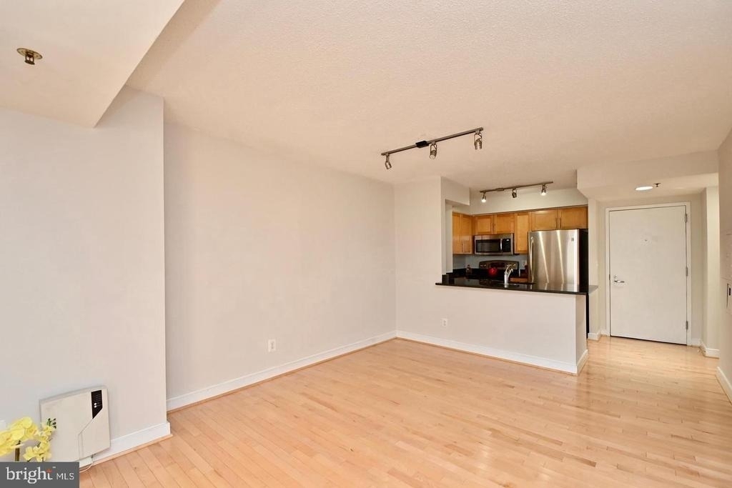 7500 Woodmont Avenue - Photo 19