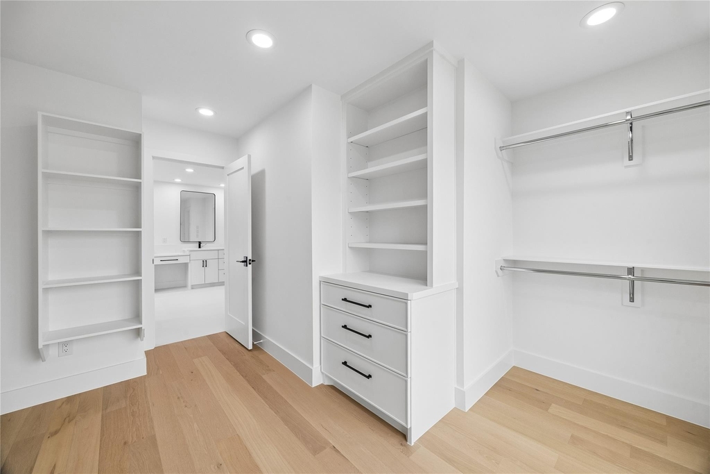 111 E 18th Street - Photo 21