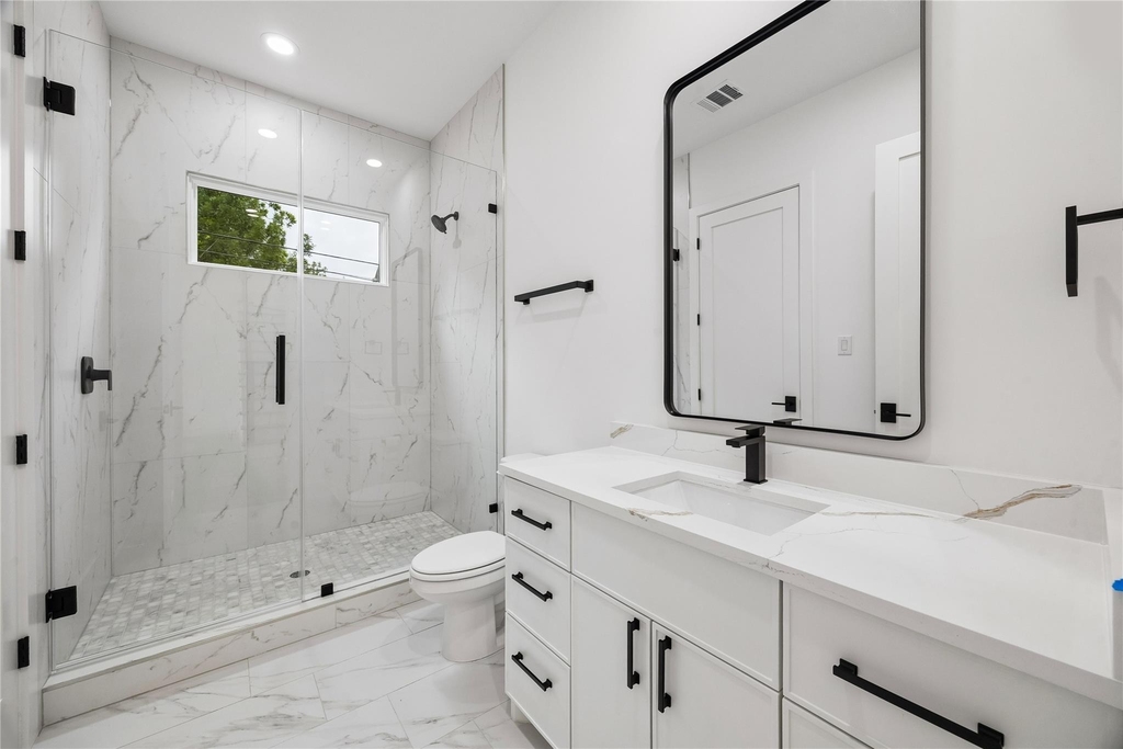 111 E 18th Street - Photo 23