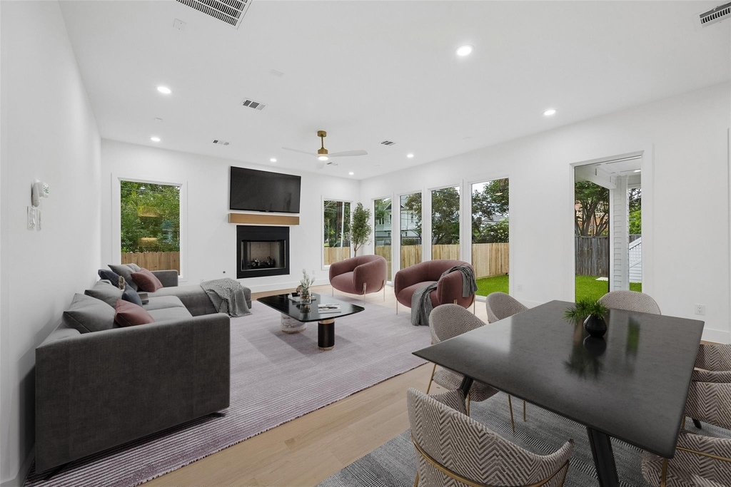 111 E 18th Street - Photo 7