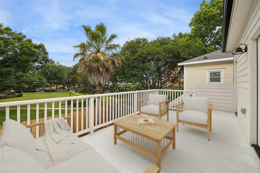 111 E 18th Street - Photo 36