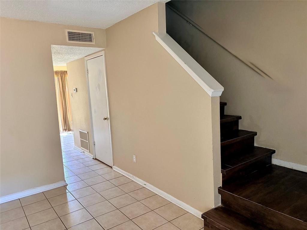 702 Hargest Street - Photo 2