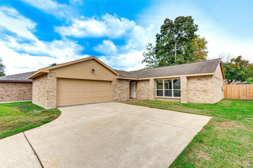 328 Meadow Wood Court - Photo 0