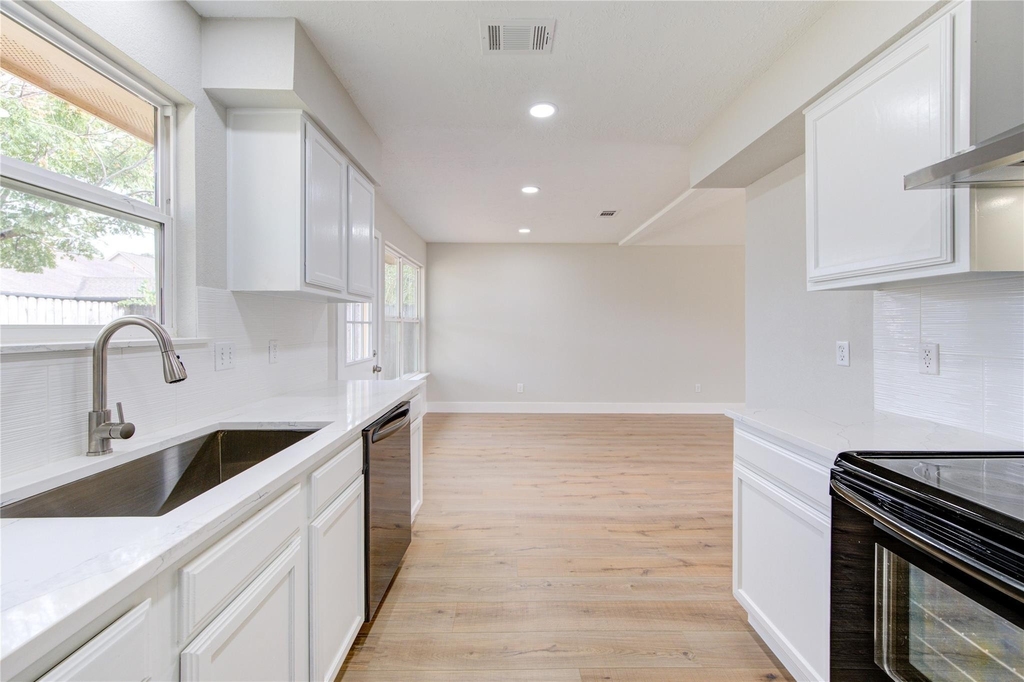 328 Meadow Wood Court - Photo 5