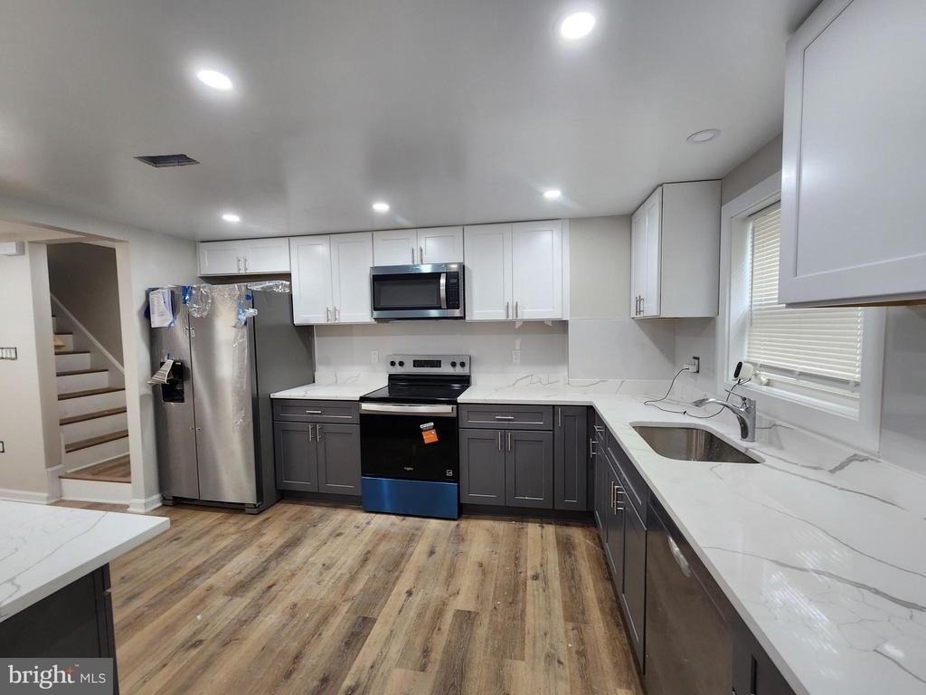 523 Wellesley Street - Photo 3