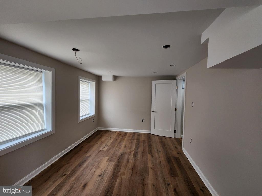 523 Wellesley Street - Photo 16