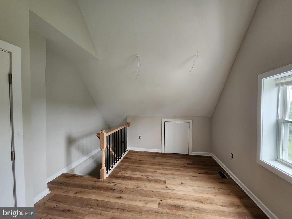523 Wellesley Street - Photo 10