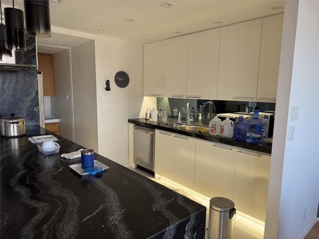 49 Briar Hollow Lane - Photo 8