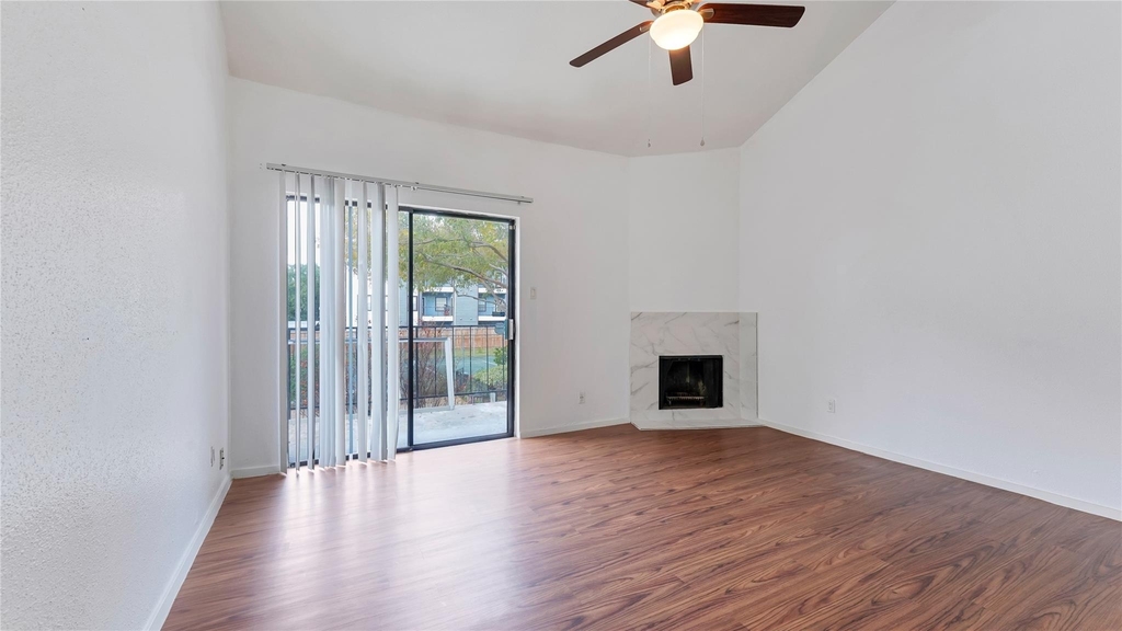 10811 Richmond Avenue - Photo 3