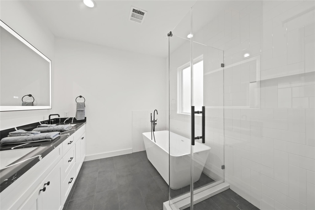 2510 Gray Street - Photo 10