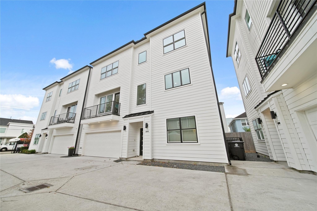 2510 Gray Street - Photo 0