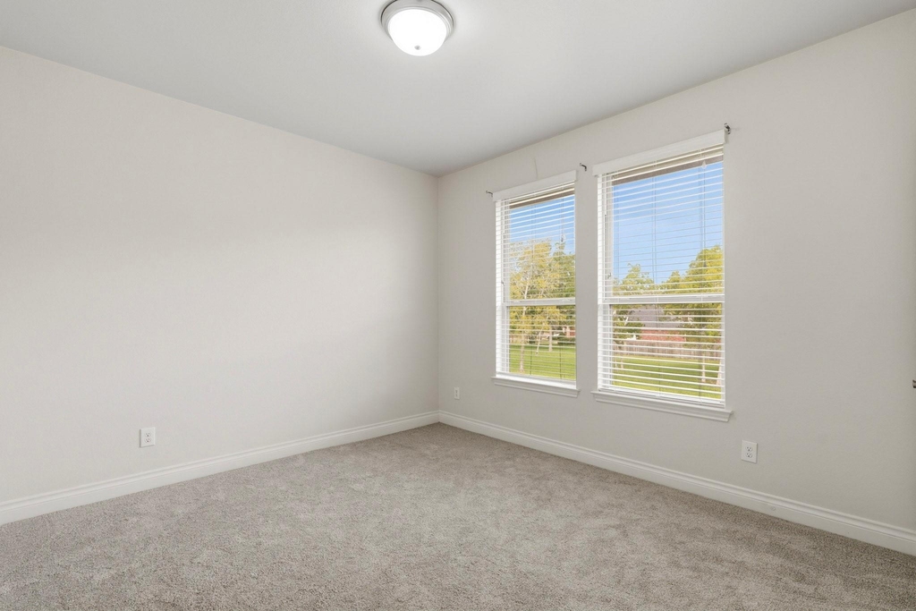 9527 Scanlan Heights Lane - Photo 25