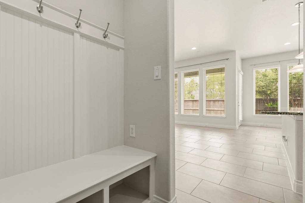 9527 Scanlan Heights Lane - Photo 11