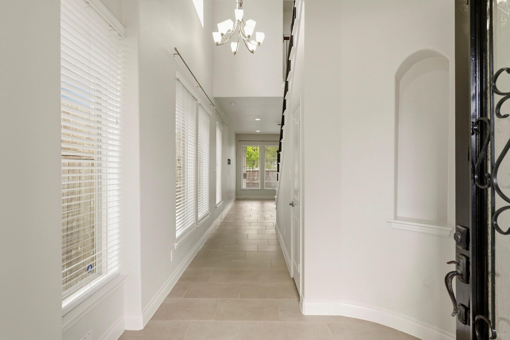 9527 Scanlan Heights Lane - Photo 2