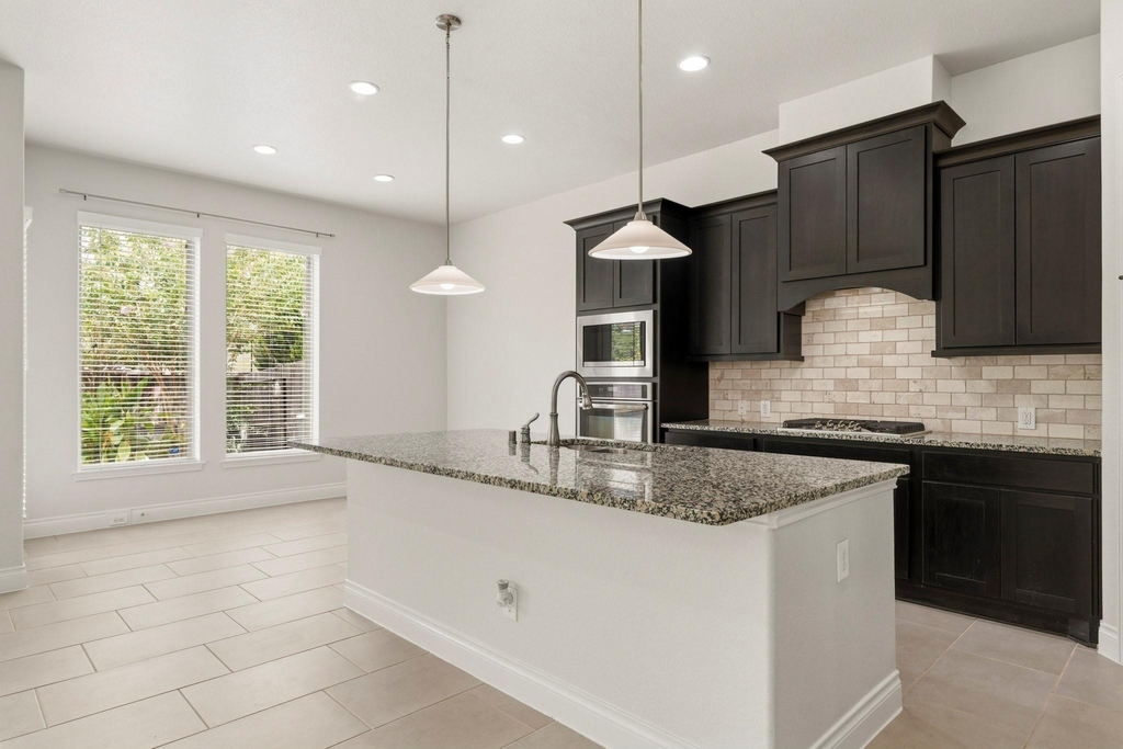 9527 Scanlan Heights Lane - Photo 10