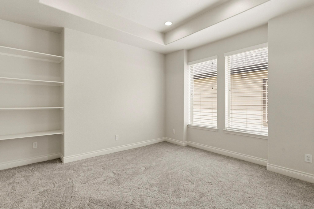 9527 Scanlan Heights Lane - Photo 14