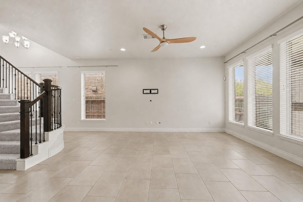 9527 Scanlan Heights Lane - Photo 33