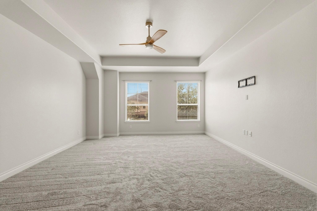 9527 Scanlan Heights Lane - Photo 16
