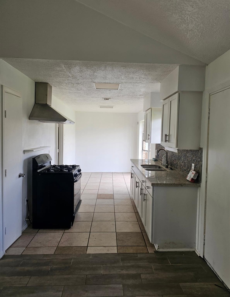 12623 Chiswick Road - Photo 6