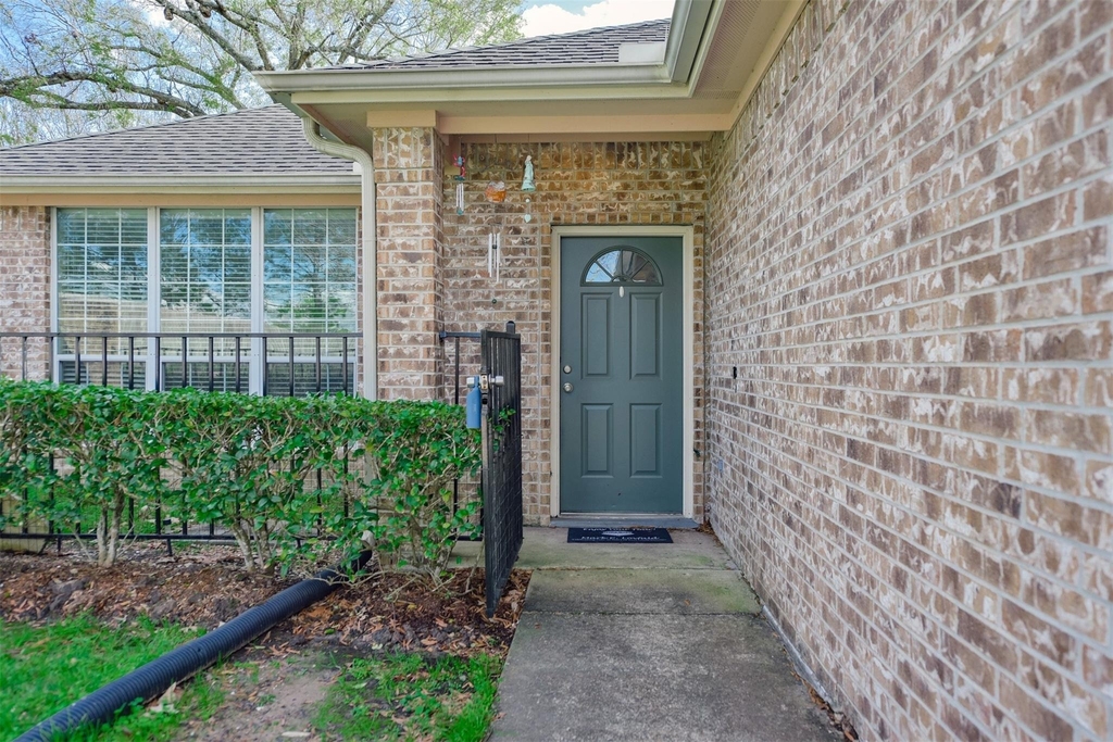 717 Cedarwood - Photo 2