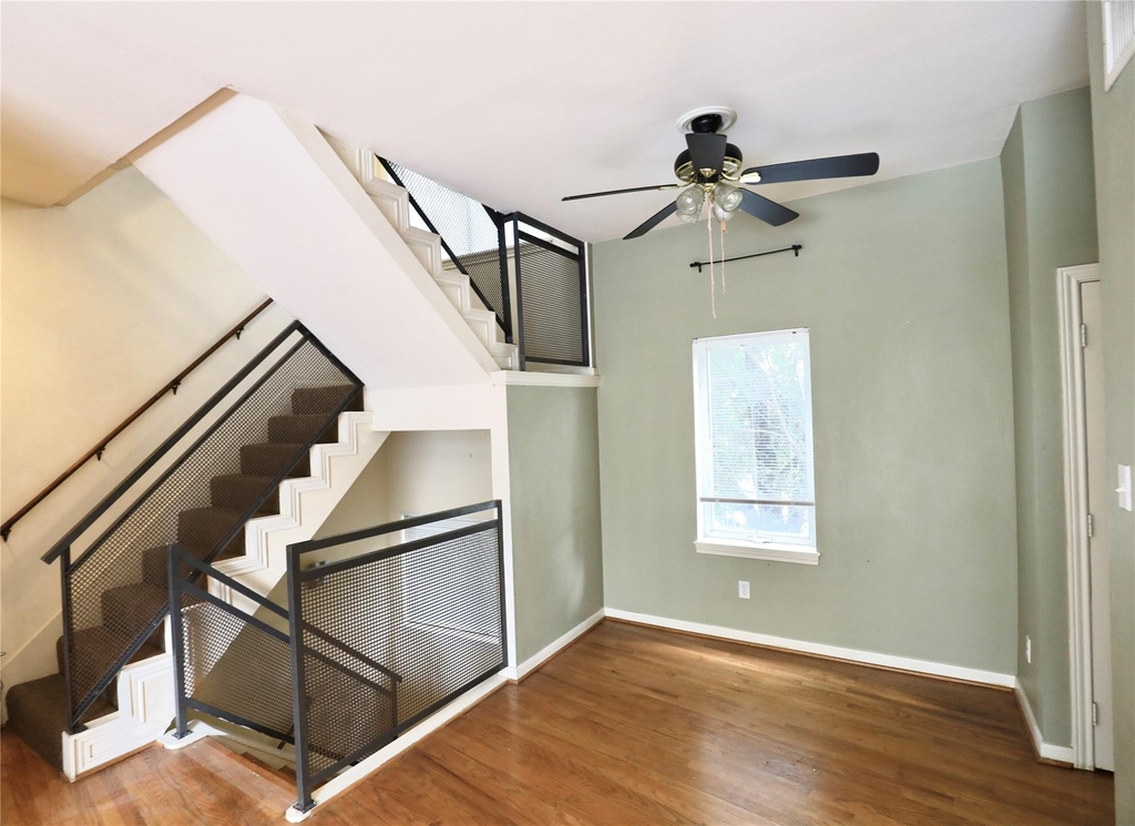 404 Rosalie - Photo 2