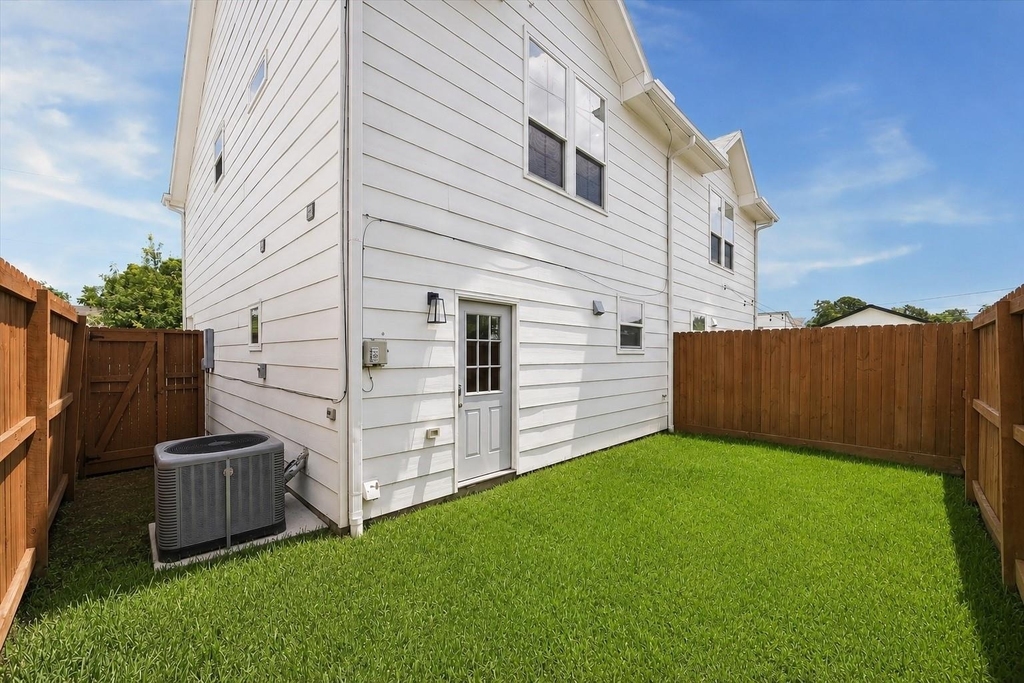 2749 Redrock Street - Photo 22