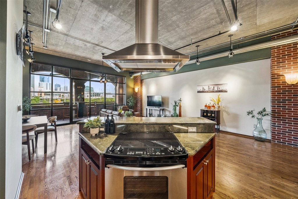 505 Bastrop Street - Photo 8