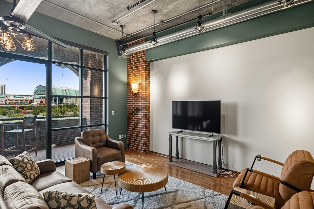 505 Bastrop Street - Photo 11